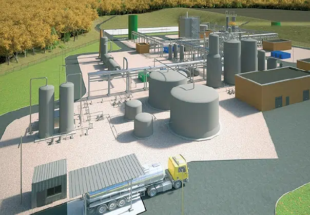 Übersicht einer gerenderten Industrieanlage mit großen Lagertanks, Rohrleitungen und einem Tanklastwagen vor bewaldeter Landschaft.